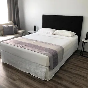 https://escape-on-lake.cairnshotels4all.com